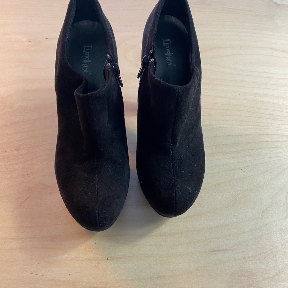Limelight Cubbie Heel Ankle Boots size 8